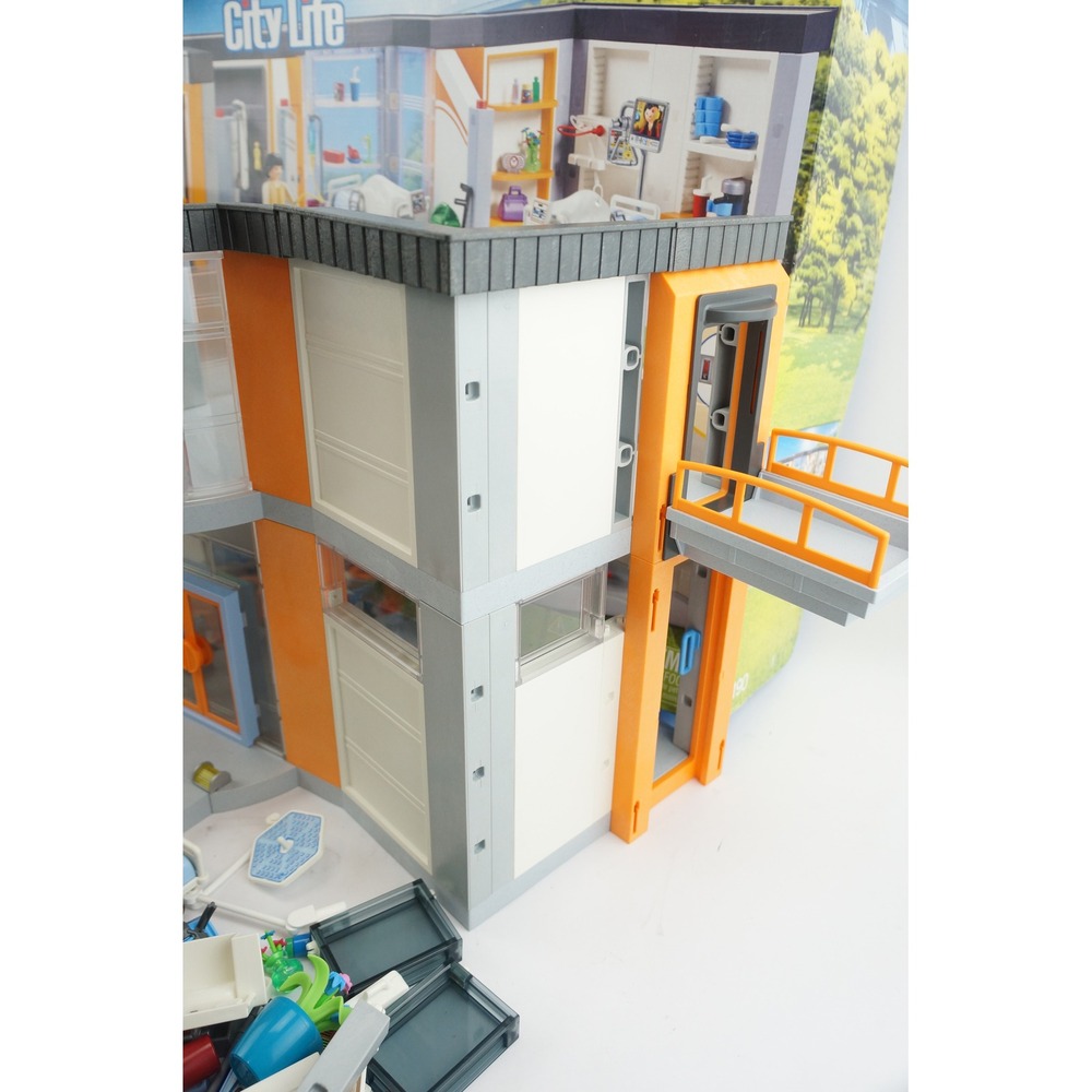 Playmobil City Life Large Hospital 70190 Playset EUC Incomplete + Extras + Box - Picture 3 of 7